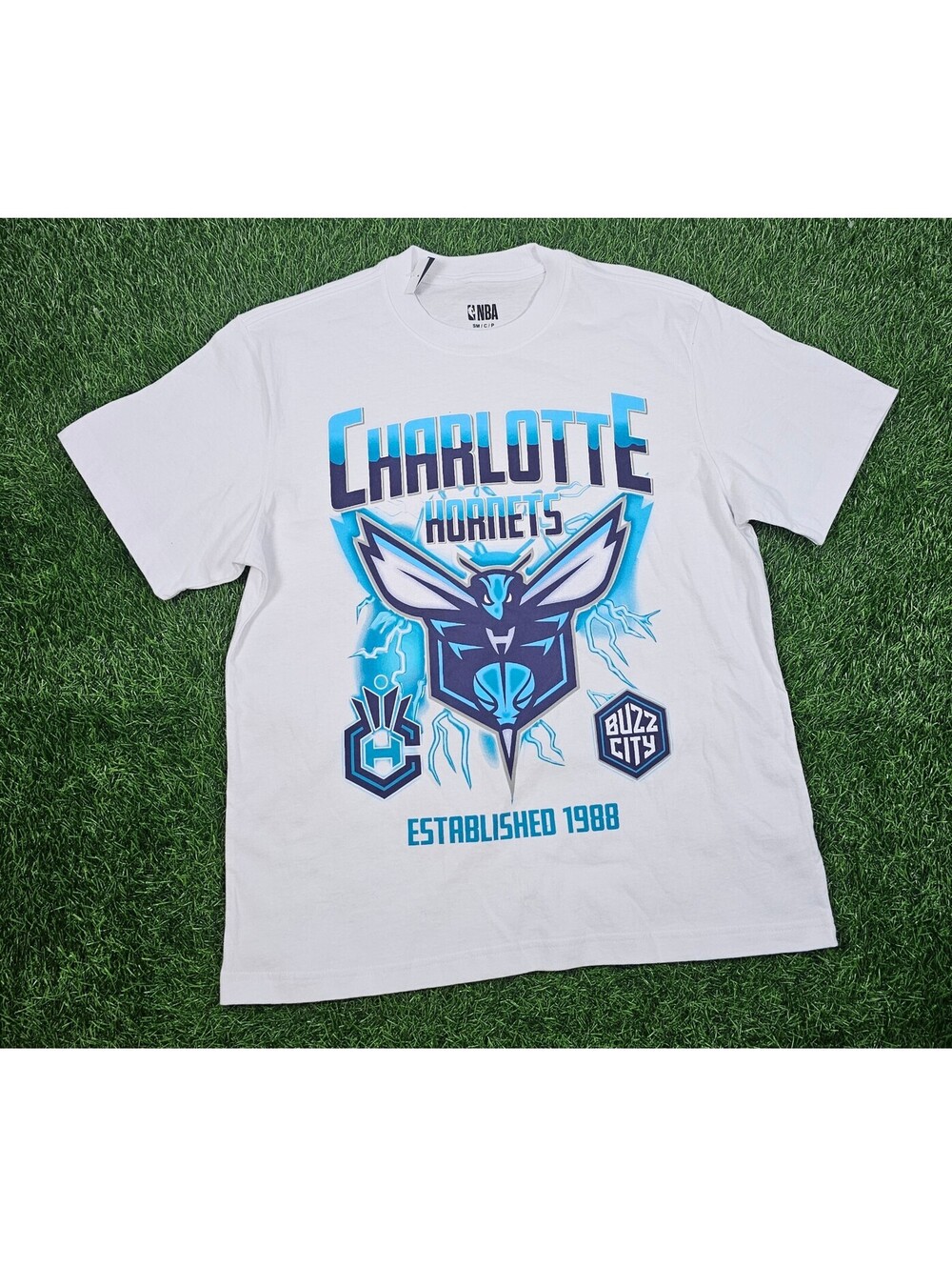 Nwt Charlotte Hornets NBA T shirt white size small